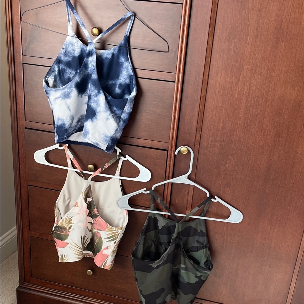 3 Old Navy Active Performance Crop Tops - Picture 3 of 6